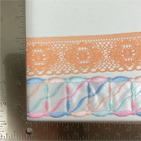 Embroidered scalloped satin ribbon & peach lace fabric sewing trim 6 yards - Picture 3 of 5